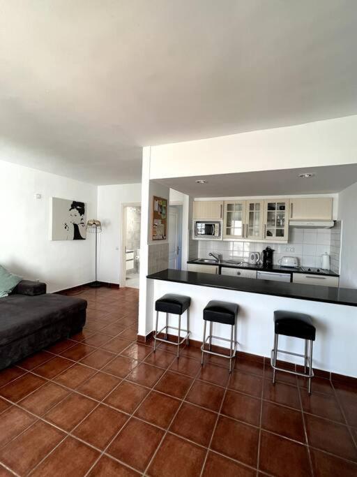 Casa Breen - Spacious 1 Bedroom Apartment In Matagorda With Communal Pool Tías Esterno foto