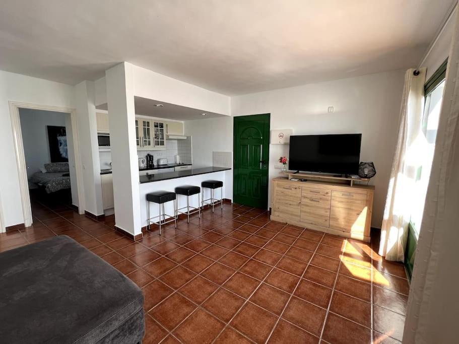 Casa Breen - Spacious 1 Bedroom Apartment In Matagorda With Communal Pool Tías Esterno foto